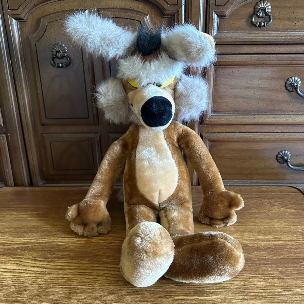 Vintage 1993 Wile E Coyote Plush 29 Large Floppy Looney Tunes 24K Company 1678